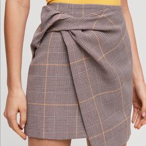 Aritzia Babaton Jethro Skirt